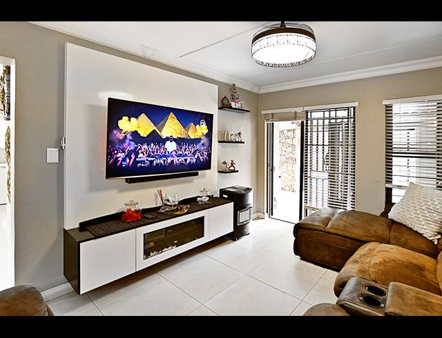 3 BEDROOM TOWNHOUSE FOR SALE IN KYALAMI HILLS